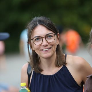 Loading...